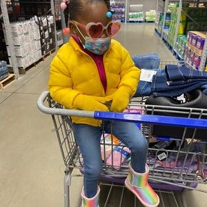 Meet your Posher, Eva